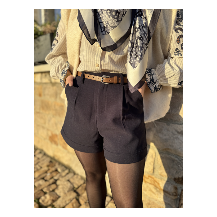 Short Bleu Marine Taille Haute avec Ceinture Camel - Élégance et Style Assuré