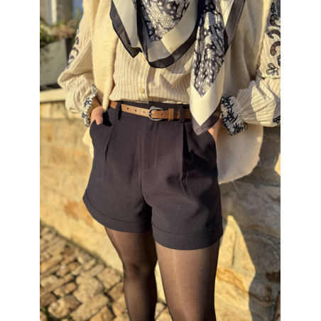 Short Bleu Marine Taille Haute avec Ceinture Camel - Élégance et Style Assuré