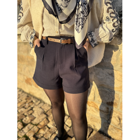 Short Bleu Marine Taille Haute avec Ceinture Camel - Élégance et Style Assuré