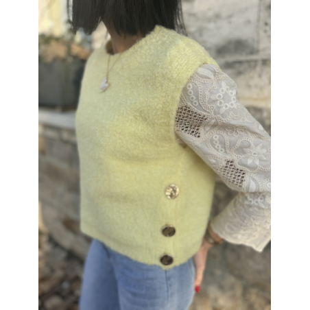 Pull Sans Manches Jaune avec Boutons dorés- Style et Modernité