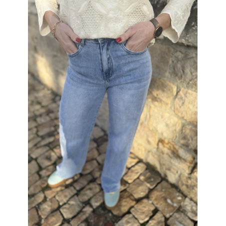 Jean Droit et Large Bleu Clair - L’Essentiel du Dressing Casual