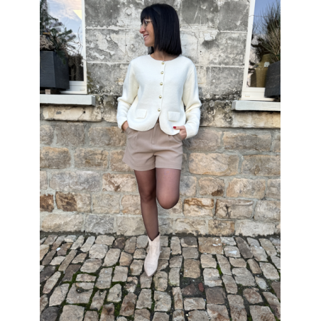 Short beige Taille Haute avec Ceinture Camel - Élégance et Style Assuré