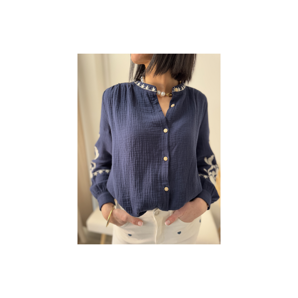 Blouse bleu marine brodée - Élégance et confort pour un style raffiné