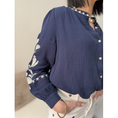 Blouse bleu marine brodée - Élégance et confort pour un style raffiné