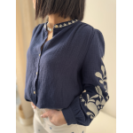 Blouse bleu marine brodée - Élégance et confort pour un style raffiné