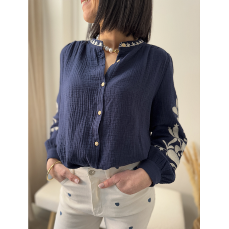 Blouse bleu marine brodée - Élégance et confort pour un style raffiné