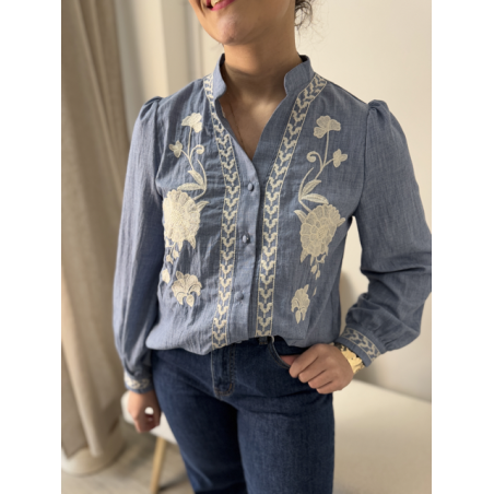 Blouse Bleu Ciel avec Broderies Florales et Col Mao | Élégance et Fraîcheur