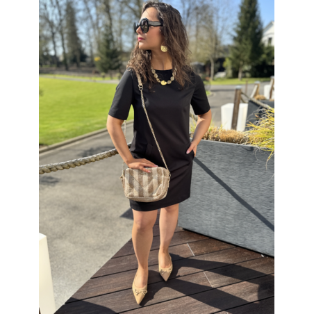 Robe Noire Droite avec Poches – Élégance & Intemporalité