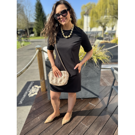 Robe Noire Droite avec Poches – Élégance & Intemporalité