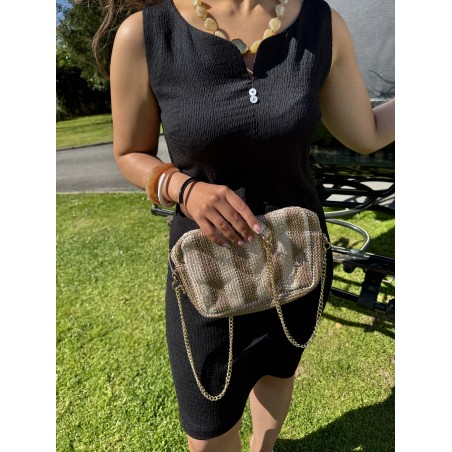Robe noire courte près du corps – Col V & boutons dorés | Melle Jeanne