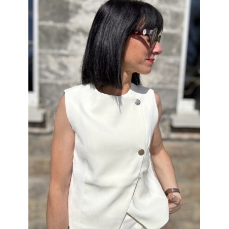 Boléro sans manches avec boutons dorés – Accessoire tailleur chic | Melle Jeanne