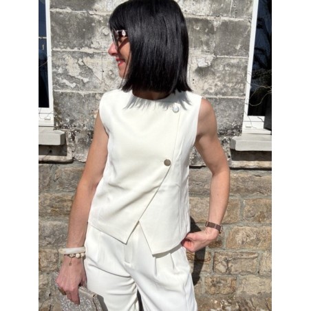 Boléro sans manches avec boutons dorés – Accessoire tailleur chic | Melle Jeanne