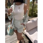 Chemise ajourée vert menthe – Melle Jeanne | Motif soleil et fraîcheur d’été