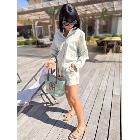 Chemise ajourée vert menthe – Melle Jeanne | Motif soleil et fraîcheur d’été