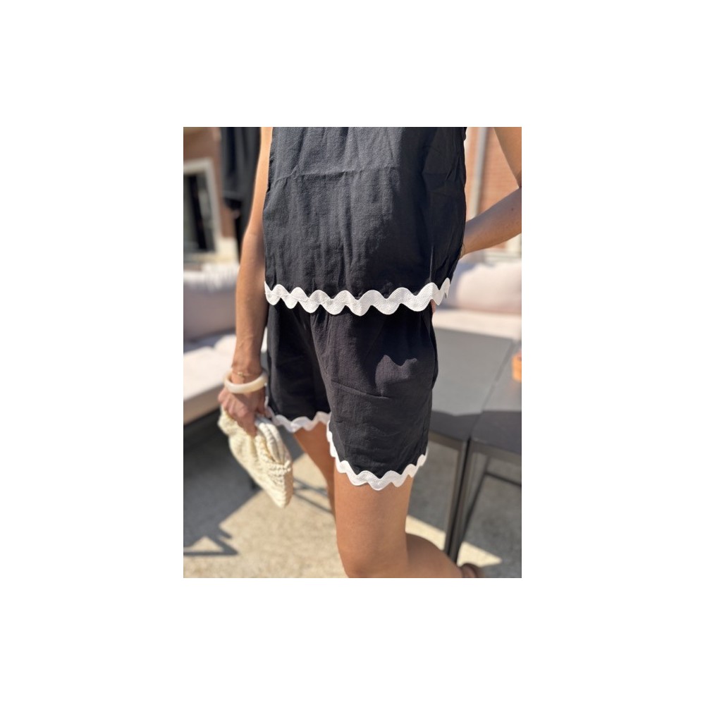 Short noir en lin festonné – Melle Jeanne | estivale et confort Short noir en lin festonné – Melle Jeanne | estivale et confort