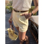 Short jaune à plis et ceinture – Melle Jeanne | Chic estival et confort