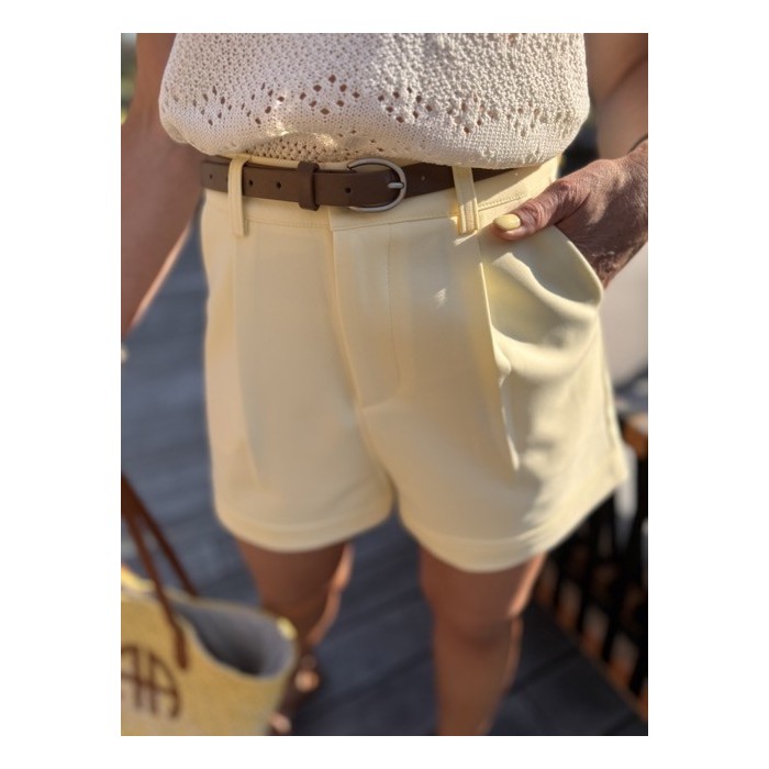 Short jaune à plis et ceinture – Melle Jeanne | Chic estival et confort