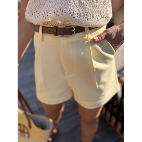 Short jaune à plis et ceinture – Melle Jeanne | Chic estival et confort