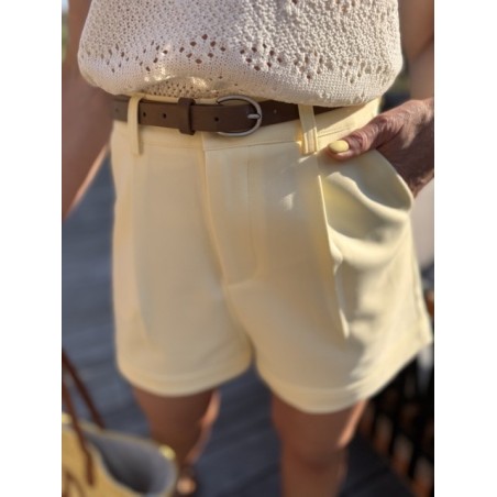 Short jaune à plis et ceinture – Melle Jeanne | Chic estival et confort
