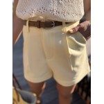 Short jaune à plis et ceinture – Melle Jeanne | Chic estival et confort