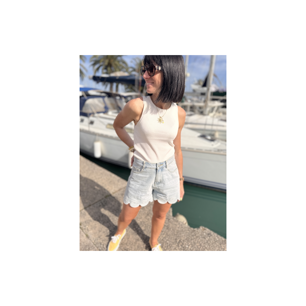 Short en jean brodé coupe pétale – Melle Jeanne | Denim féminin été Short en jean brodé coupe pétale – Melle Jeanne | Denim féminin été