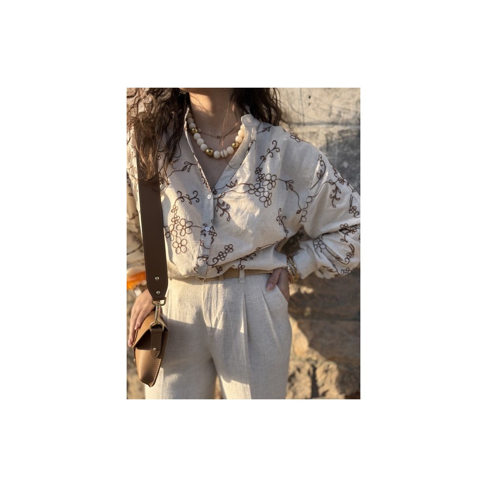 Chemise brodée en brise de lin – Melle Jeanne | Élégance naturelle Chemise brodée en brise de lin – Melle Jeanne | Élégance naturelle