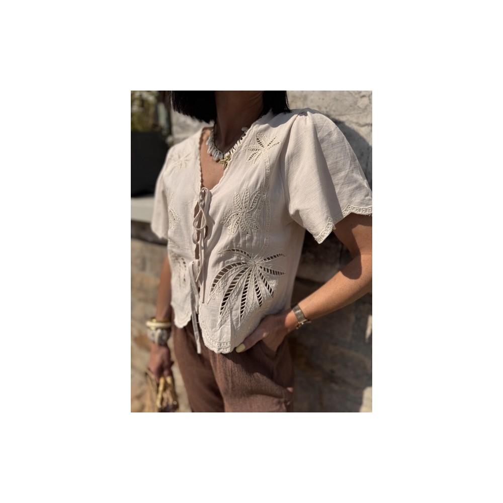 Blouse Femme Manches Courtes avec Nœud et Broderie Palmier – Écrue ou Blanche