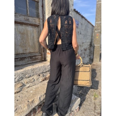 Combinaison noire ou rouge – Dentelle & pantalon fluide – Dos croisé | Melle Jeanne