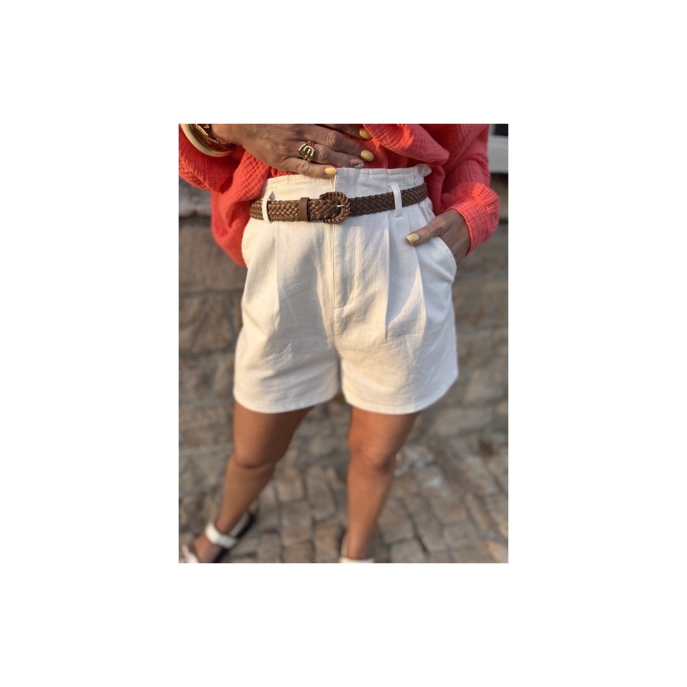 Short blanc taille haute effet lin – Ceinture tressée incluse | XS à L – Melle Jeanne Short blanc taille haute effet lin – Ceinture tressée incluse | XS à L – Melle Jeanne