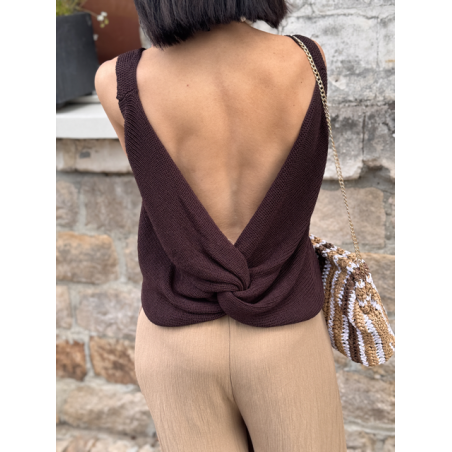 Top marron dos nu