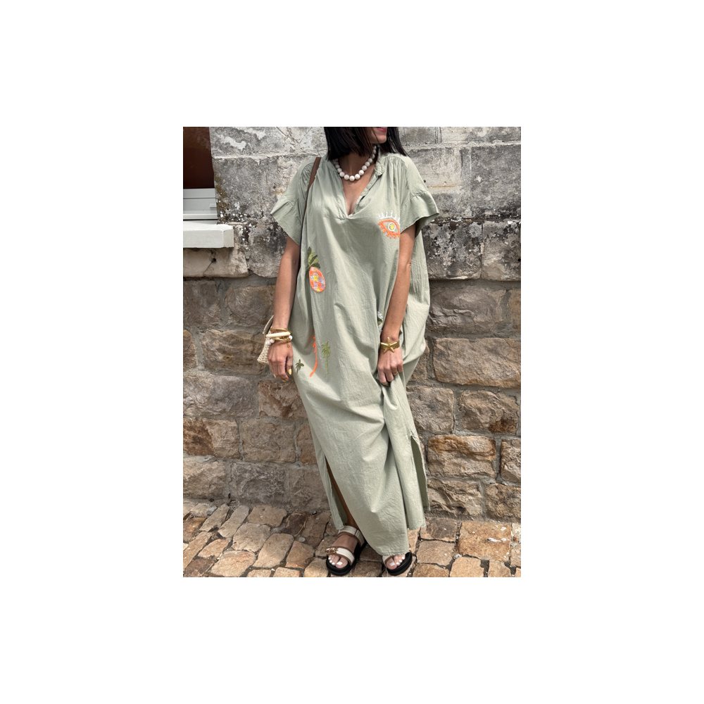 Robe longue kaki clair brodée – Taille unique 36 à 44 | Melle Jeanne Robe longue kaki clair brodée – Taille unique 36 à 44 | Melle Jeanne