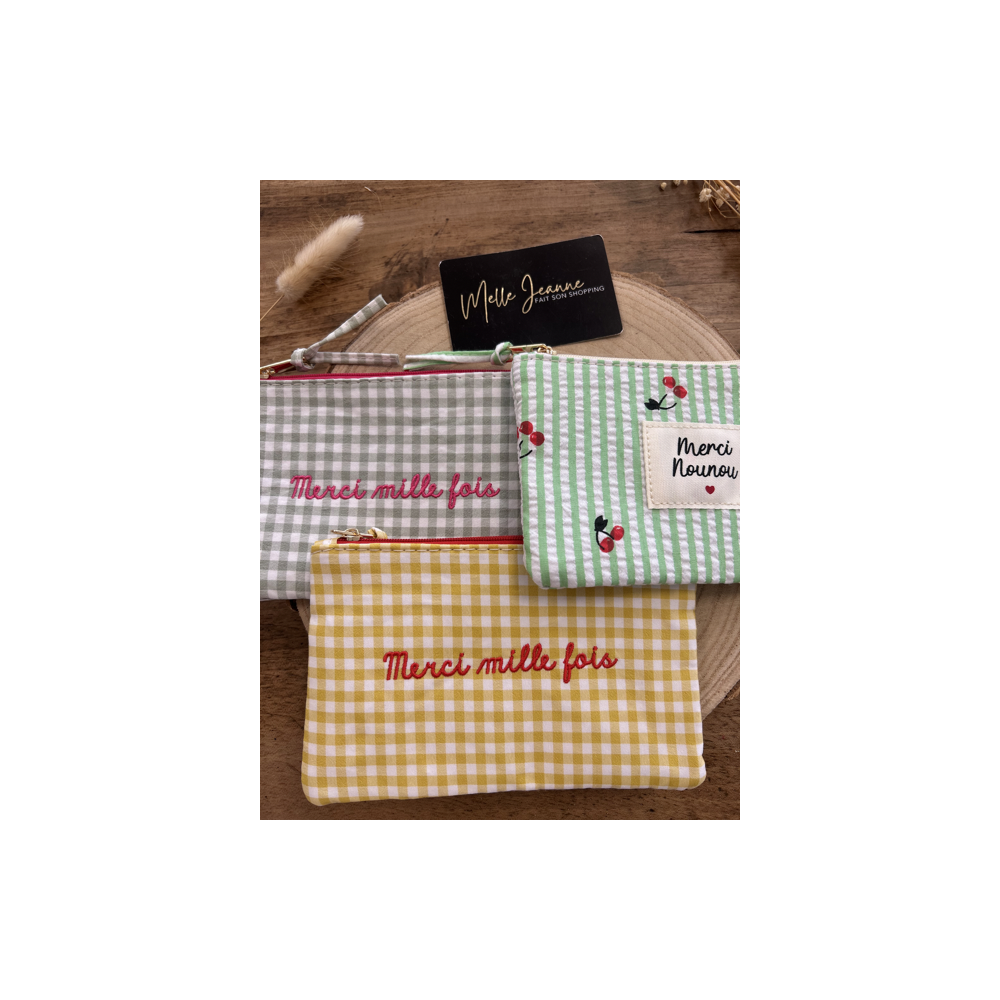 Pochette brodée Merci – Carreaux vichy rétro Pochette brodée Merci – Carreaux vichy rétro