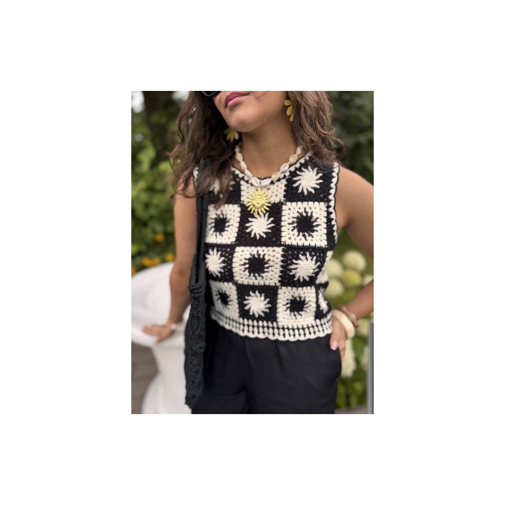 Top court crochet noir & blanc – Motif soleil | Escapade Azur | Melle Jeanne Top court crochet noir & blanc – Motif soleil | Escapade Azur | Melle Jeanne
