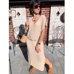 Robe longue dorée fendue – lurex brillant chic