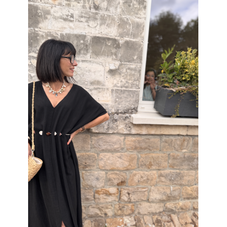 Robe longue fluide noire ou bleu marine avec ceinture coquillages – Taille unique jusqu’à 42
