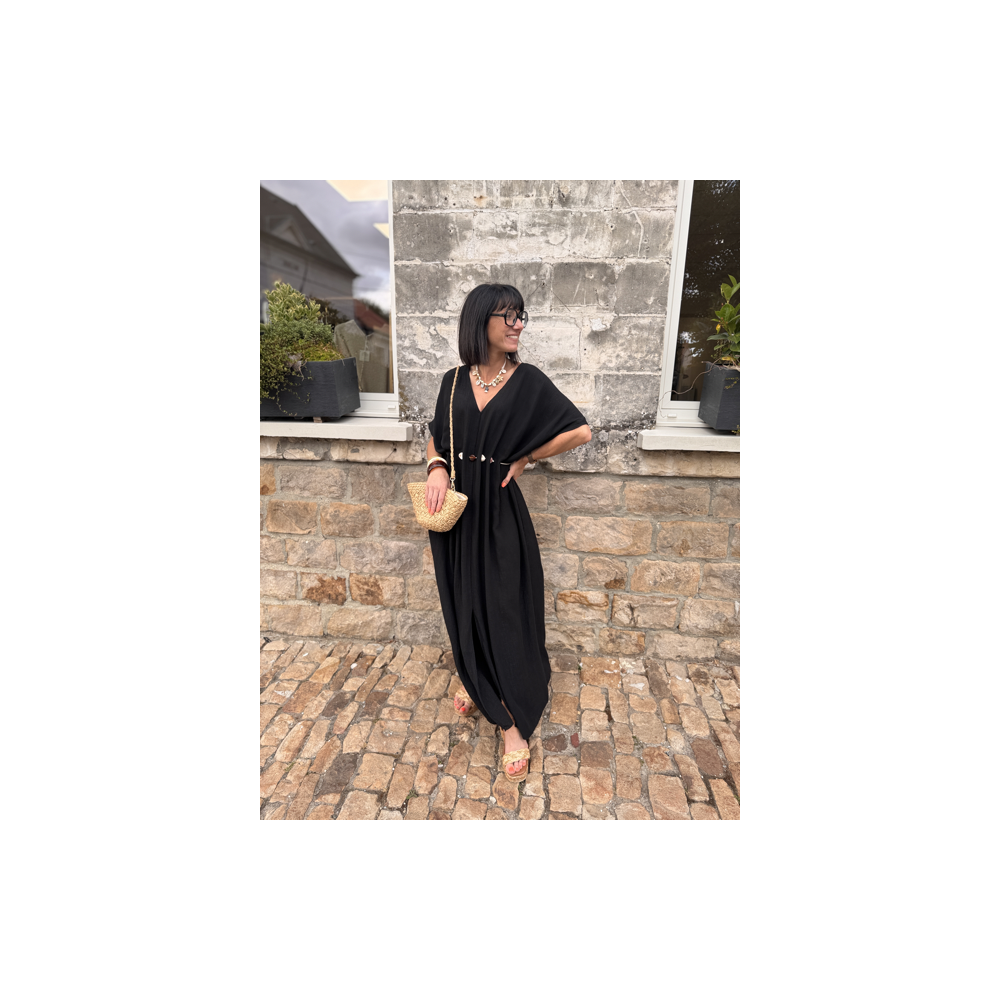 Robe longue fluide noire ou bleu marine avec ceinture coquillages – Taille unique jusqu’à 42 Robe longue fluide noire ou bleu marine avec ceinture coquillages – Taille unique jusqu’à 42