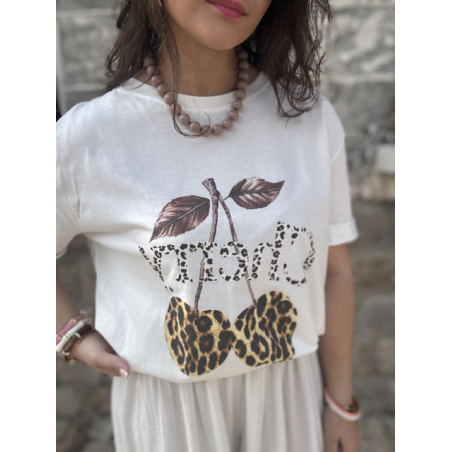 Top blanc motif cerise et léopard – Manches courtes, taille unique jusqu’à 42