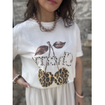 Top blanc motif cerise et léopard – Manches courtes, taille unique jusqu’à 42