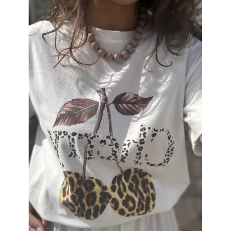 Top blanc motif cerise et léopard – Manches courtes, taille unique jusqu’à 42