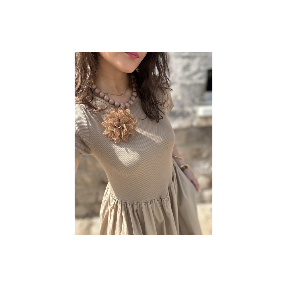 Robe longue bi-matière beige – Haut côtelé & jupe satinée, taille unique jusqu’à 42 Robe longue bi-matière beige – Haut côtelé & jupe satinée, taille unique jusqu’à 42