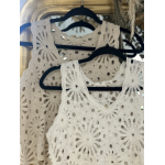 Top en maille blanc col V – basique chic femme