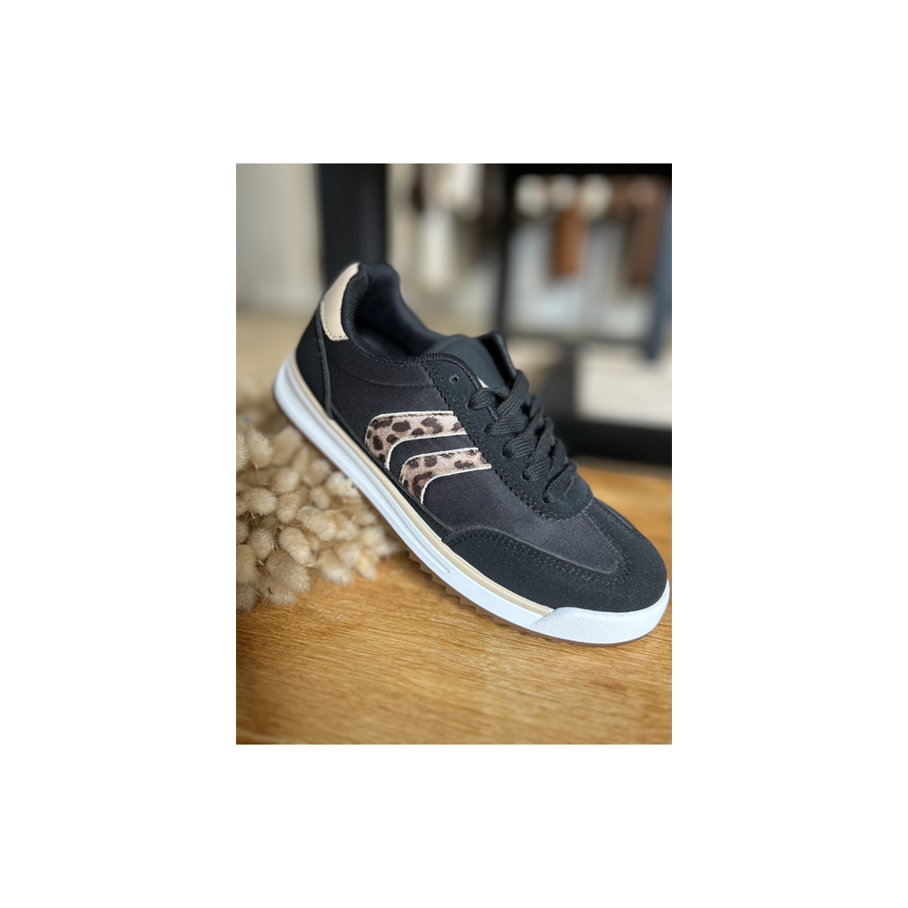Baskets noires femme avec bande léopard – Style tendance et confortable Baskets noires femme avec bande léopard – Style tendance et confortable