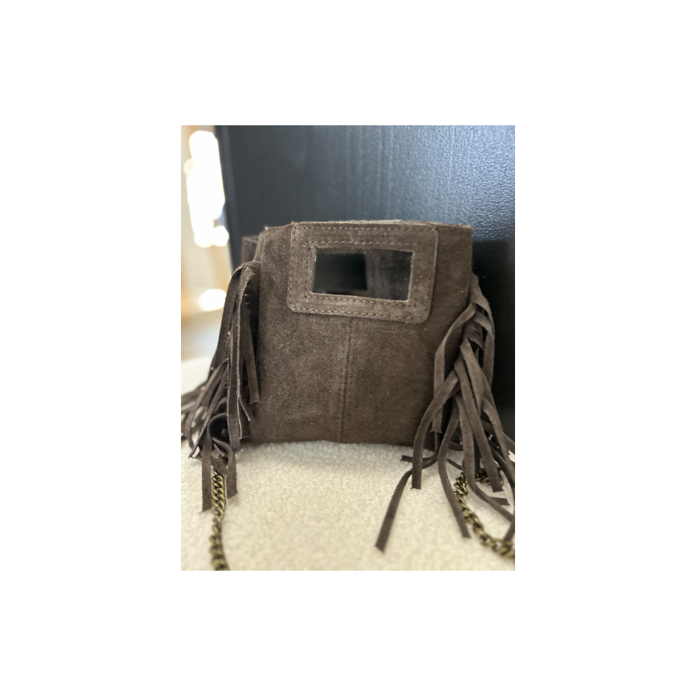 Petit sac en daim marron à franges – Anse chaîne tendance Petit sac en daim marron à franges – Anse chaîne tendance