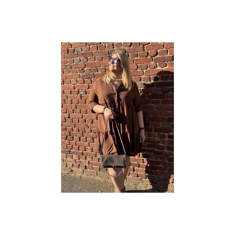 Robe Marron Fluide Manches Longues – Taille 2 à 6 Robe Marron Fluide Manches Longues – Taille 2 à 6