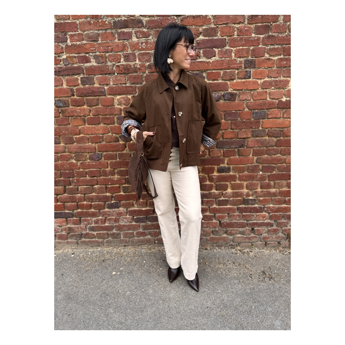 Trench court marron à revers vichy – Détail dos effet pince – Tailles SM et ML