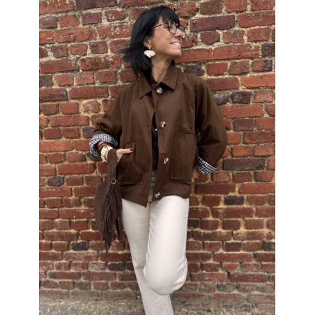 Trench court marron à revers vichy – Détail dos effet pince – Tailles SM et ML
