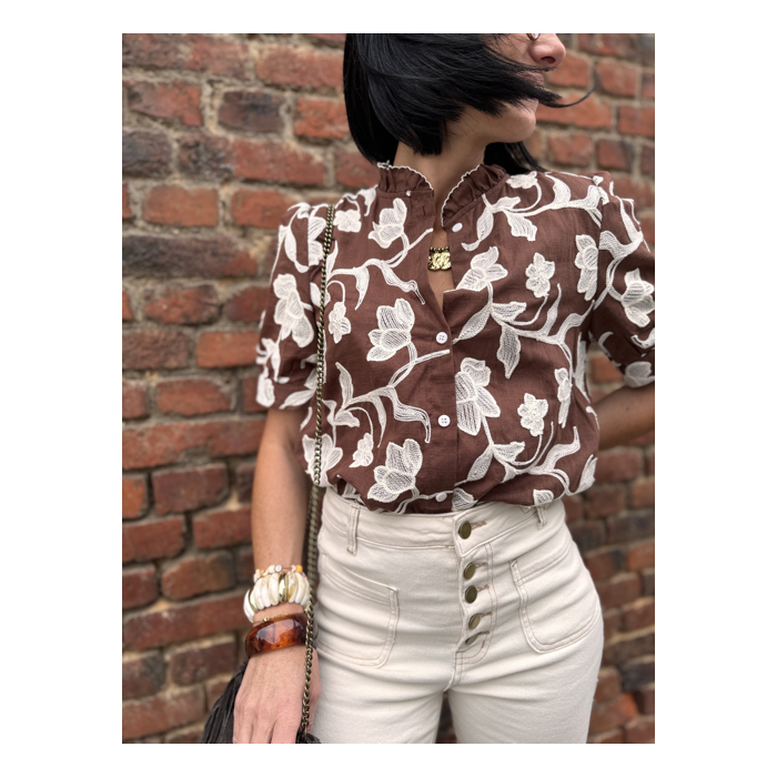 Blouse marron à motifs floraux écrus – Manches courtes – Tailles S, M, L
