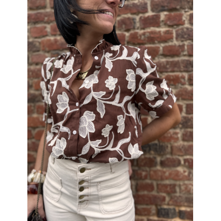 Blouse marron à motifs floraux écrus – Manches courtes – Tailles S, M, L