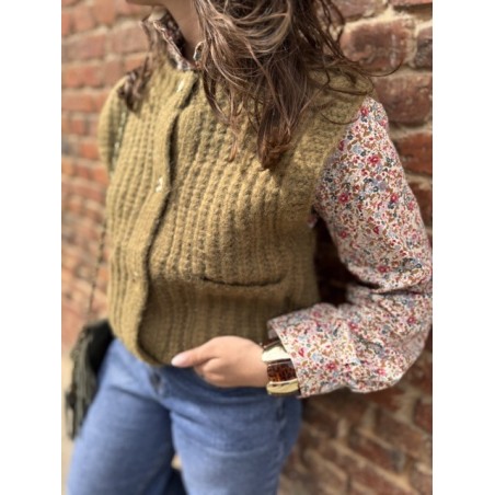 Gilet Sans Manches Kaki Femme – Boutons Cœurs Fantaisie (Taille Unique 36 à 40).