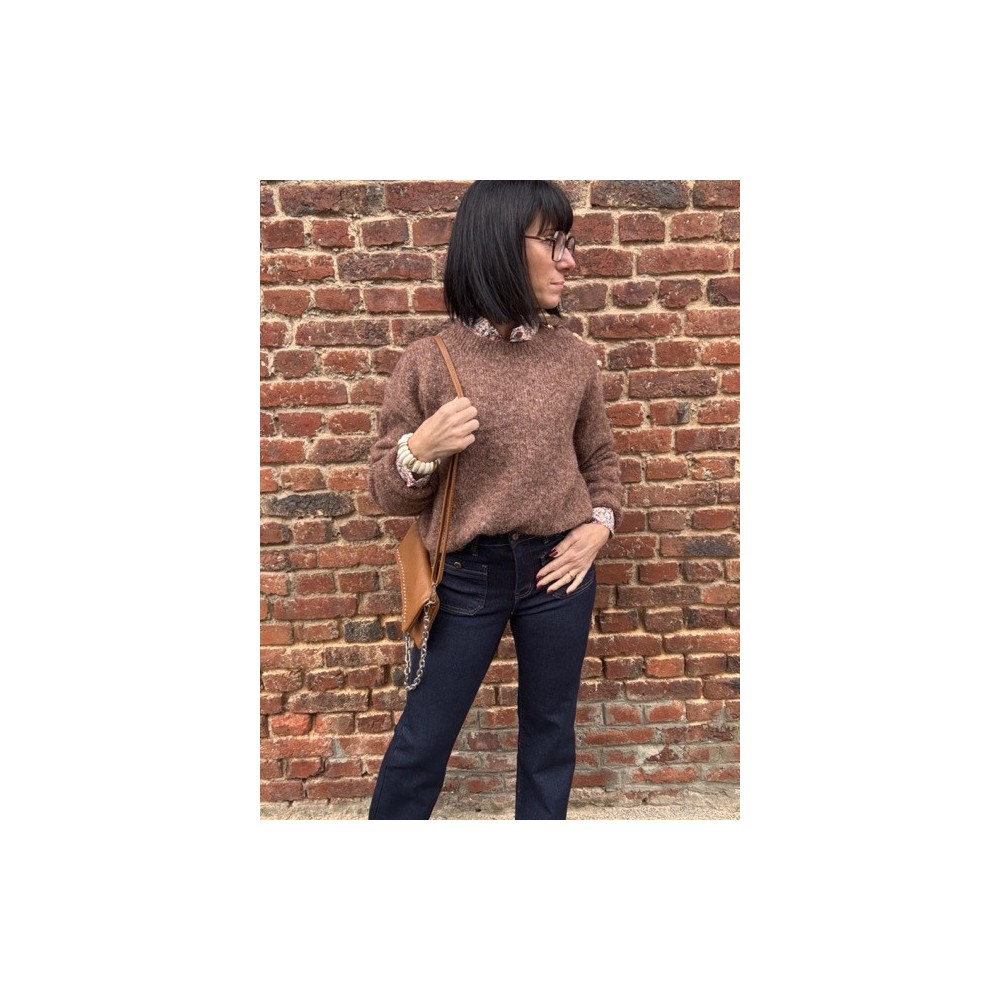 Pull marron femme chic – Détails soleil & coquillages à l’épaule | Taille unique 36-42 Pull marron femme chic – Détails soleil & coquillages à l’épaule | Taille unique 36-42